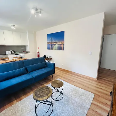 Brandnew Designer's 2-bed 1011d *