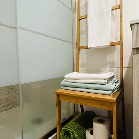 Apartment Brandnew Designer's 2-bed 1011d