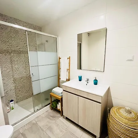 Brandnew Designer's 2-bed 1011d