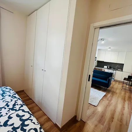 Apartment Brandnew Designer's 2-bed 1011d
