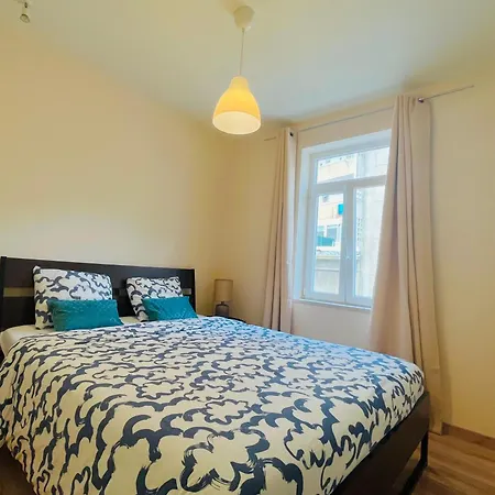 Brandnew Designer's 2-bed 1011d