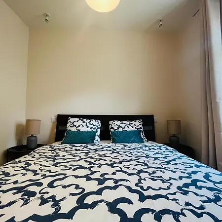 Brandnew Designer's 2-bed 1011d Apartment